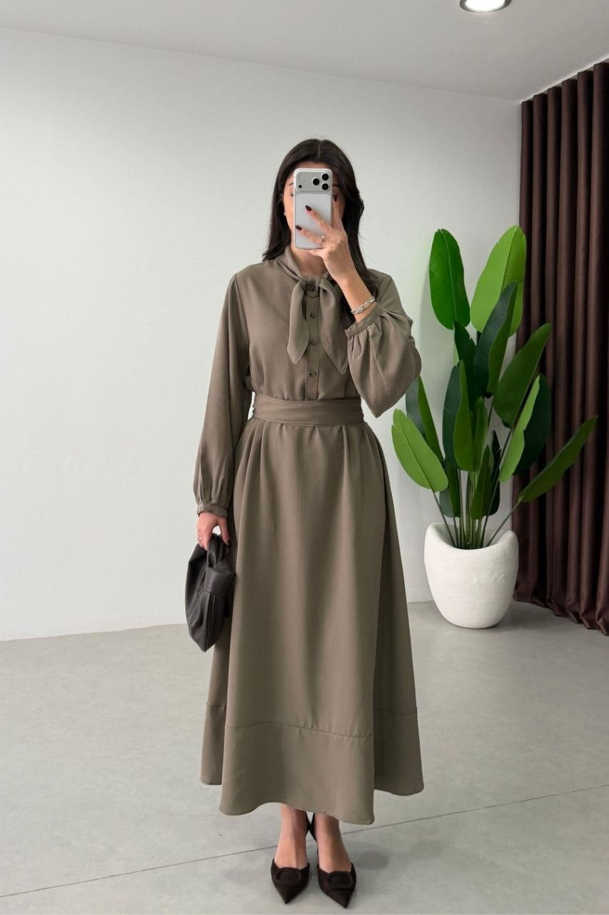 Robe Verte Élégante avec Col Lavallière