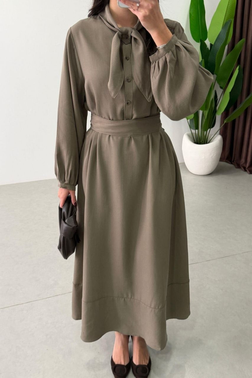 Robe Verte Élégante avec Col Lavallière